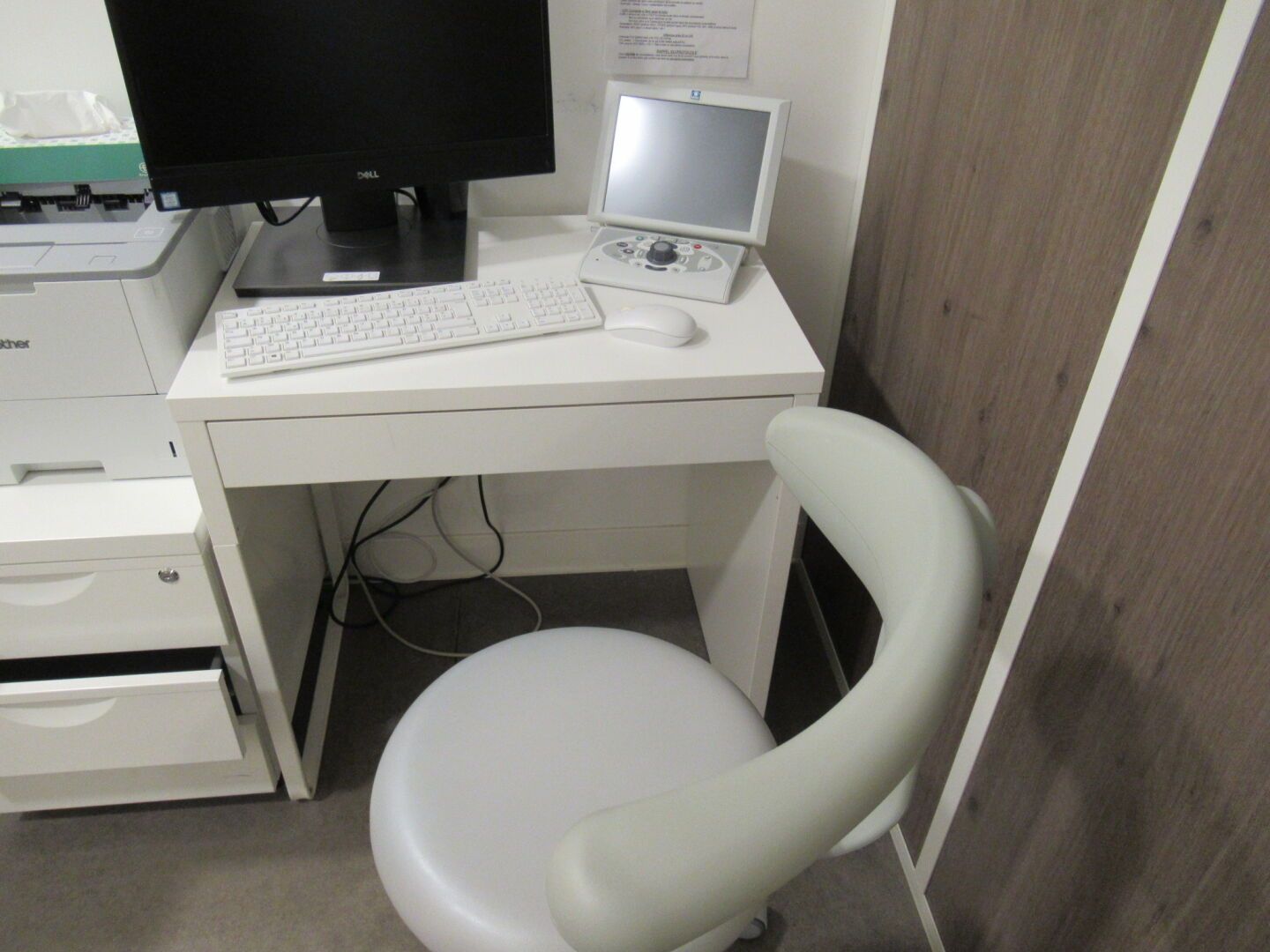 Null 1 petit bureau blanc avec chaise PVC noir et caisson métallique + 1 ventila&hellip;