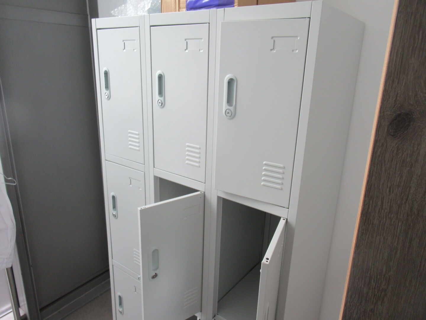 Null 1 locker with 9 compartments