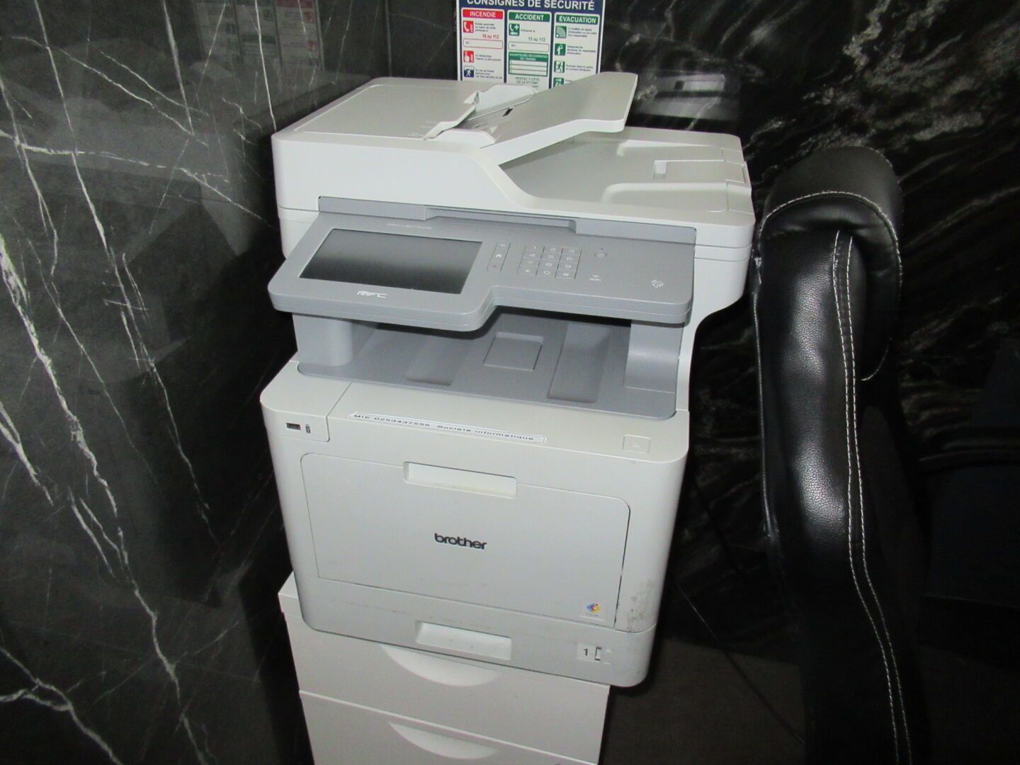 Null 1 Brother MFCL9577CDW printer