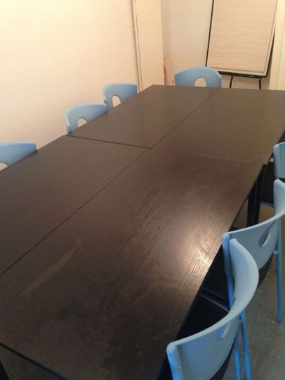 null 4 Tables imitation bois lamifié noir

10 Chaises visiteur assise skaï noir

1...