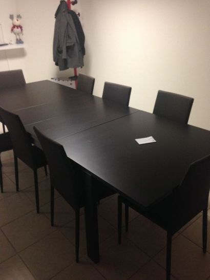 null 1 Table imitation bois lamifié brun avec rallonge

8 Chaises visiteur tissu...