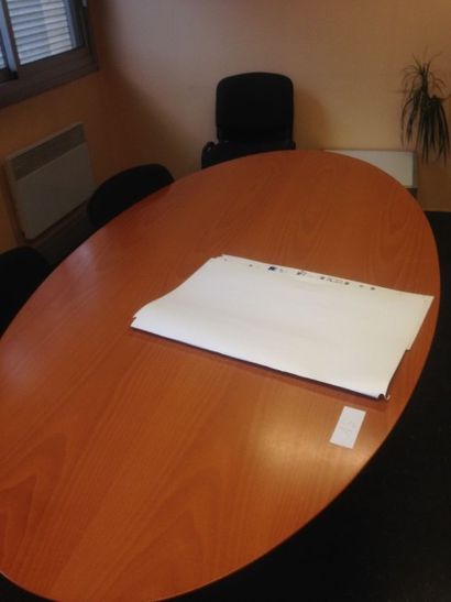 null 1 table de réunion imitation bois lamifié ovale 1 élément

9 chaises visiteur...