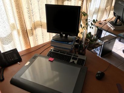 null 1 moniteur DELL

1 unité centrale HP Z400

1 table à digitaliser