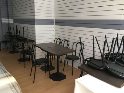 null 6 tables plateau bois lamifié noir

12 chaises
