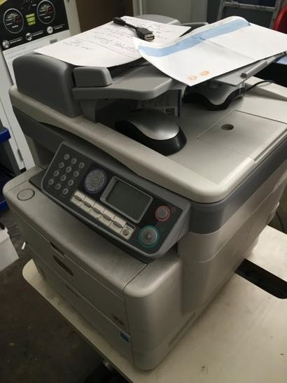null 1 écran plat LG

1 imprimante OKI MB470

1 imprimant HP Laserjet 2100