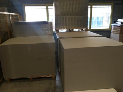 null 6 palettes de 700 kg de carton compact 20/10 1 côté blanc 100 x122