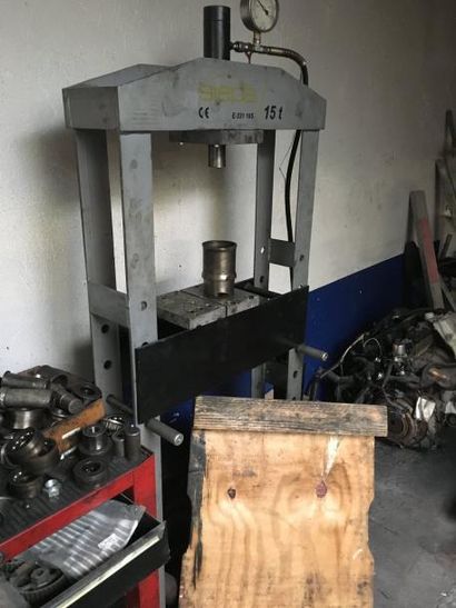 null 1 presse hydraulique SIEPA 15T
