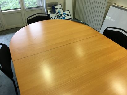 null 1 table de réunion ovale en 3 éléments

7 chaises