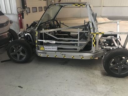 null 1 véhicule électrique COURB accidenté pour essai crash test