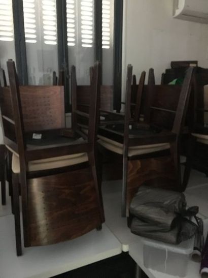 null 24 chaises imitation bois lamifié assise skaï beige

12 tables imitation bois...