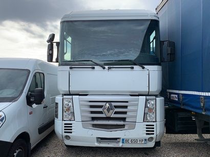 null Marque RENAULT Immatriculation BE-650-YP 

Type commercial : RENAULT MAGNUM...