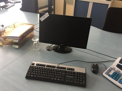 null 1 micro ordinateur comprenant

1 écran ACER

1 unité centrale HP

1 clavier

1...