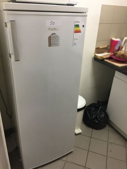 null 1 réfrigérateur CURTISS 1 porte battante