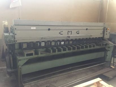 null 1 cisaille guillotine CMG

capacité 2500x8