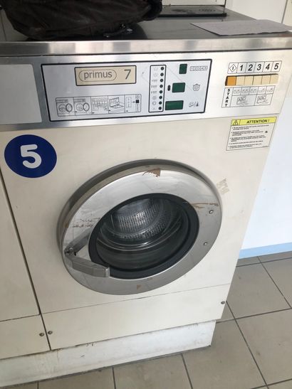 null 
1 machine à laver PRIMUS 7 

Modèle FS07 

Année 2005

Capacité 7 KG

N°133/03268GL...