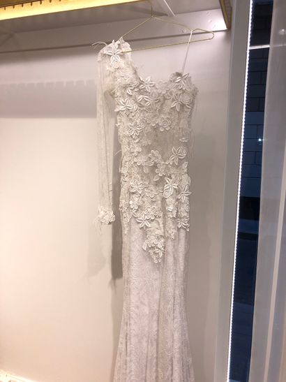 null 1 robe de mariée en broderie, fleurs