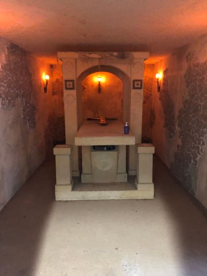 null 
1 salle d'escape game "Crypte" :




1 tombeau




1 sarcophage




2 bureaux




1...