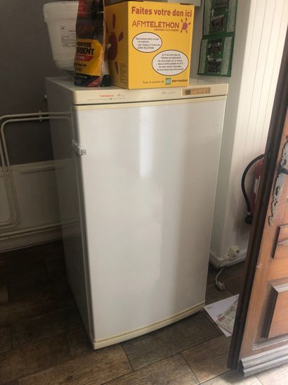 null 1 réfrigérateur 1 porte battante THOMSON