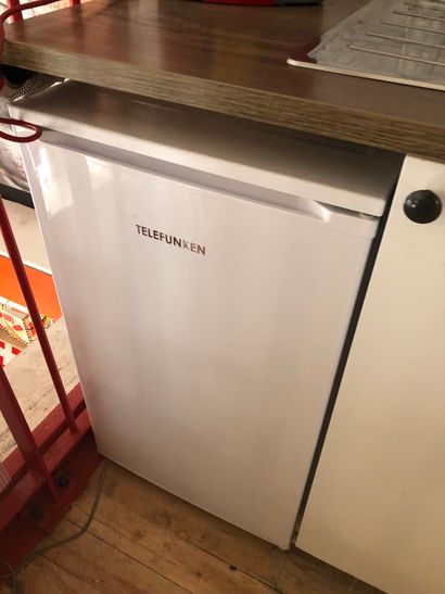 null 1 réfrigérateur TELEFUNKEN

1 machine à café KRUPPS