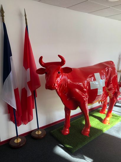 null 4 drapeaux (2 france et 2 suisse)

1 vache taille réelle en résine