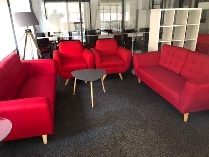 null 2 canapés 3 places tissu rouge

3 fauteuils tissu rouge

1 table basse imitation...
