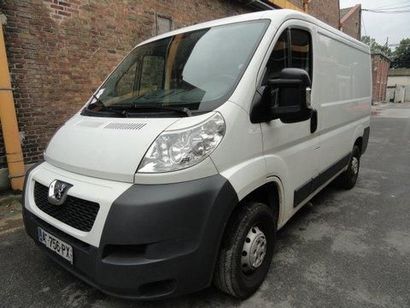 null Peugeot Boxer HDI 100 blanche a 5 portes dont 1 coulissante, air bag, verouillage...