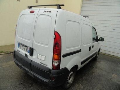 null Renault Kango DCI 70 blanche à 5 portes. Avec AIRBAG, Vitres éléctrifiées, cloison...