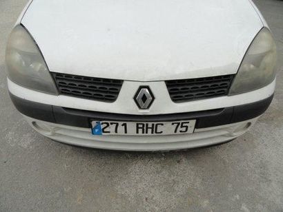 null Renault Clio DCI blanche
2 places, roue de secours et clés master
vitres électriques,...