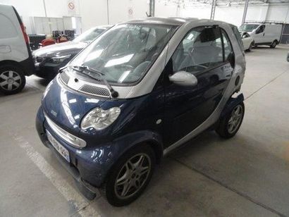 null  Smart Fortwo passion bleue.
2 places et 2 portes.
BV auto, jante alu, toit...