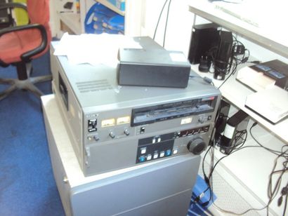 null 1 magnétophone BETACAM SP PVW 2800P
1 magnétophone BETACAM SP PVW 2600P 
1 magnétophone...