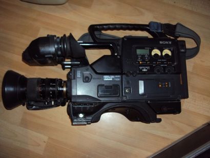 null 1 camescope SONY 60 X C16K
2 camescopes SONY HDV 1080i
1 caméra SONY 537 P
...