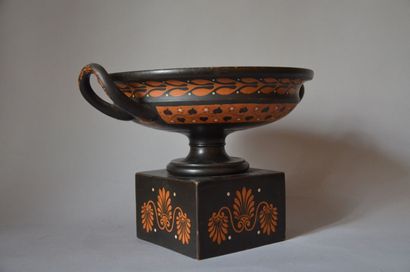 null Coupe en céramique à décor grec - Haut.: 19, 5 cm - Larg.: 31 cm (fels et m...