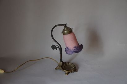 null Lampe en métal style Art Nouveau avec sa tulipe - Haut.:32 cm