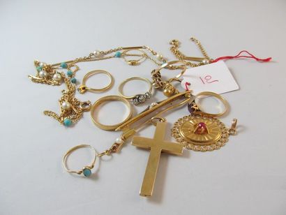 null Une croix,une broche avec perle,une bague toi et moi avec perles,un pendentif...