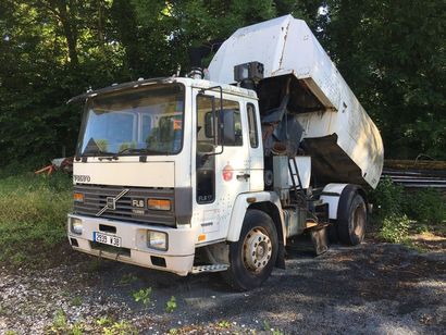 null Marque VOLVO Immatriculation JXG452 

Type commercial : JOHNSON CHASSIS VOLVO...