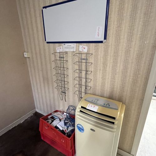 Null 1 air conditioner, 1 Velleda board, 2 magazine holders