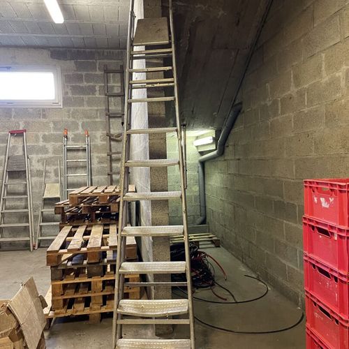 Null 10 steps aluminum stepladder as is