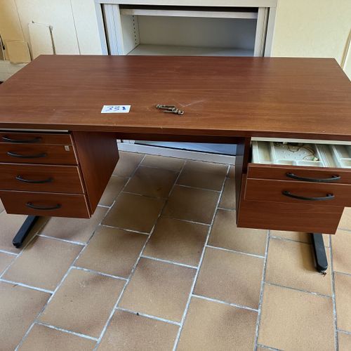 Null Miscellaneous furniture: laminate desk, oval meeting table, 1 low cupboard &hellip;