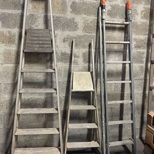 Null 2 aluminum stepladders and a double ladder in scrap metal as is