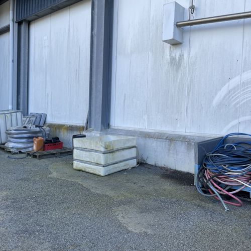 Null Set of plastic bins and pallets, with about 10m of rubber dock bumpers