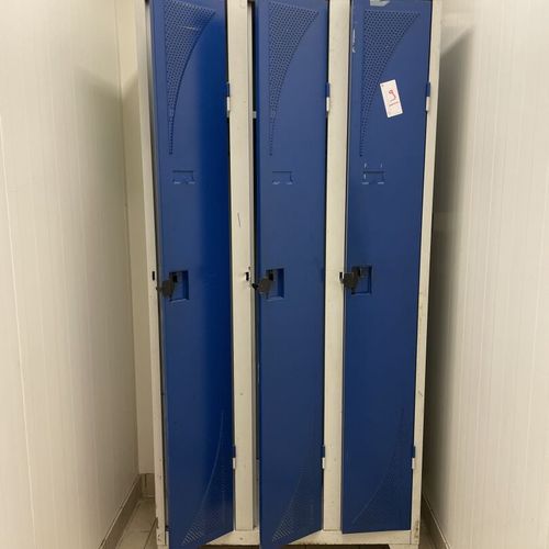 Null 3-door metal locker