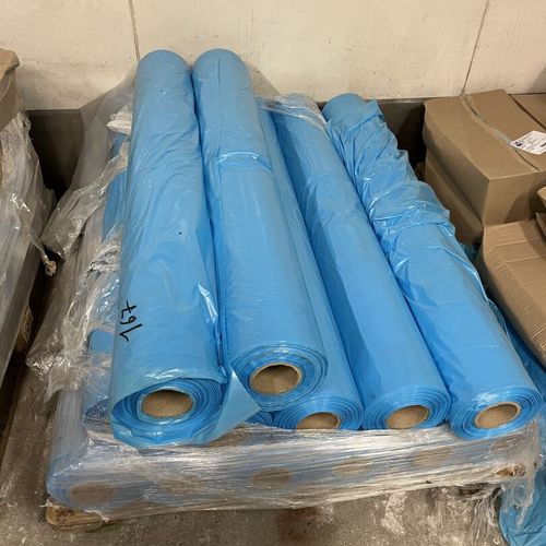 Null 1 set of rolls of large blue plastic bags