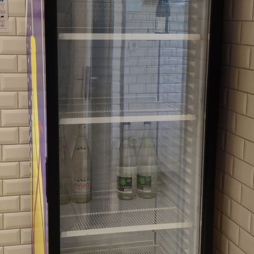 Null ORANGINA beverage display case