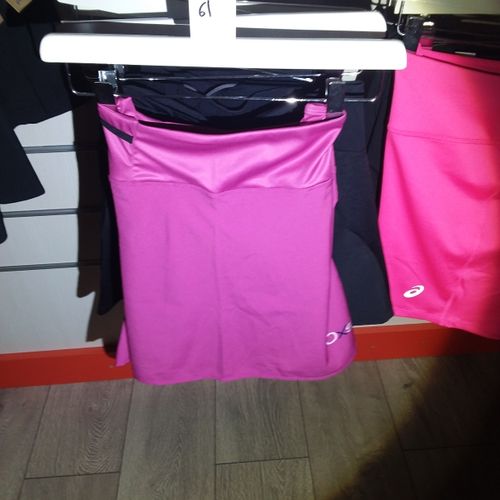 Null 3 shorts taillé s
1 jupe short taille s