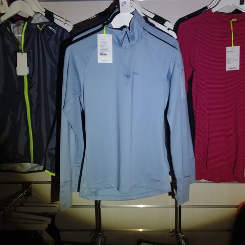 Null 3 sport jackets size S
2 tank tops size M