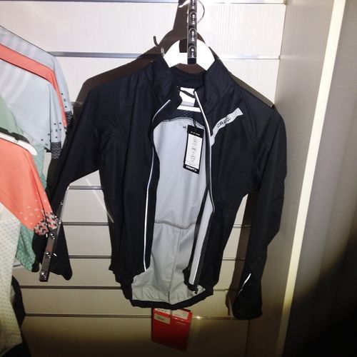 Null cycling jersey size M
cycling rain jacket size S
women's cycling shorts siz&hellip;