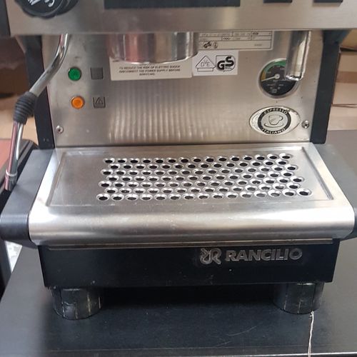 Null 
Machine à café expresso RANCILIO S27, deux groupes à dosage programmable. &hellip;