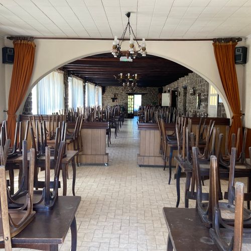 Null 
Entier contenu d'un Hôtel-Restaurant.

(Vendu sur désignation)

Renseignem&hellip;