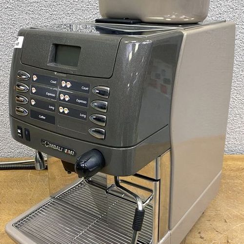 Null MACHINE A CAFE A GRAINS AUTOMATIQUE DE MARQUE LA CIMBALI MODELE M1 CAFFE. M&hellip;