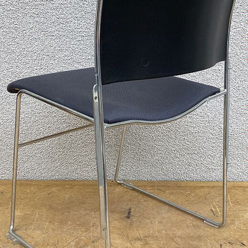 Null CHAISE EMPILABLE DE MARQUE HOWE MODELE 40/4 ASSISE EN TISSU GRIS ANTHRACITE&hellip;